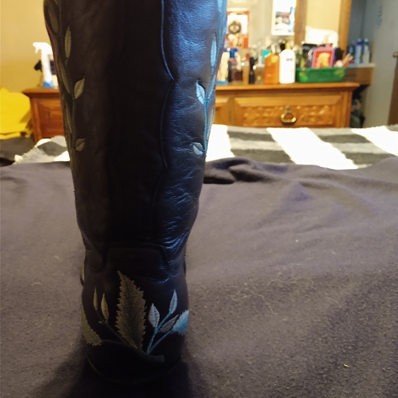 Limited Edition Manuel Boots - Picture 7 of 16